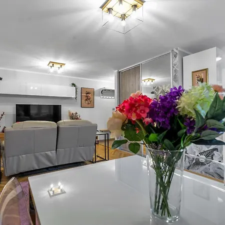 Apartment 2-bedroom - Balcony, View, Location - By Rentujemy Warsaw